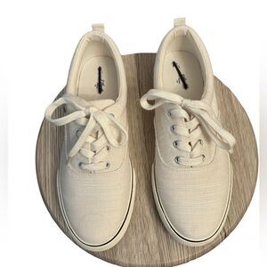 Universal Thread White Sneakers Size 7